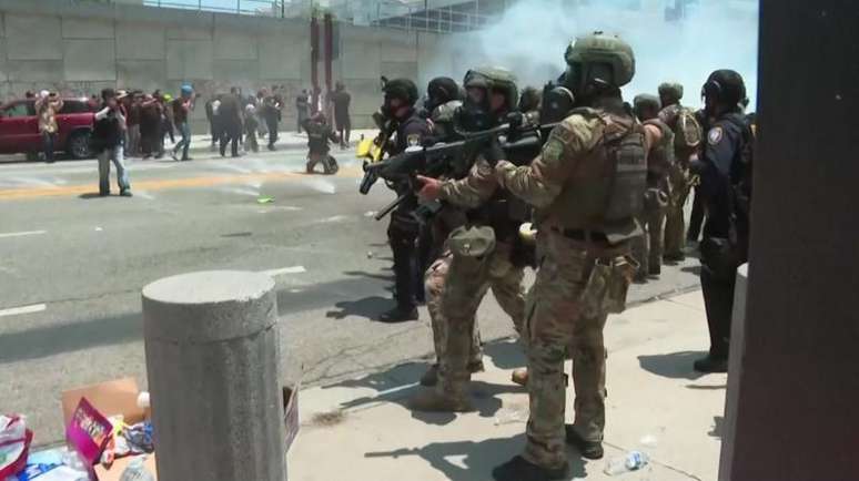 Neste domingo, novas manifesta&ccedil;&otilde;es contra a&ccedil;&otilde;es anti-imigrantes em Los Angeles tiveram presen&ccedil;a da Guarda Nacional