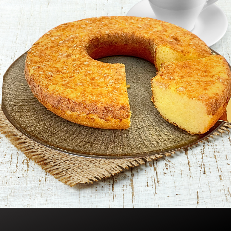BOLO DE FUBA DE PADARIA COM QUEIJO