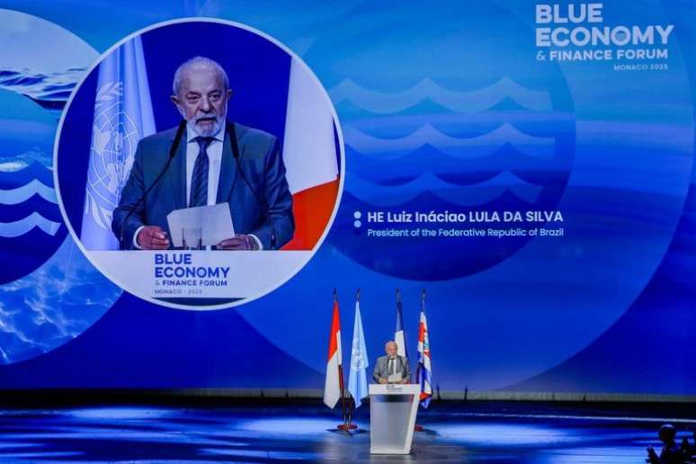 O presidente Lula durante discurso em Mônaco neste domingo, 8