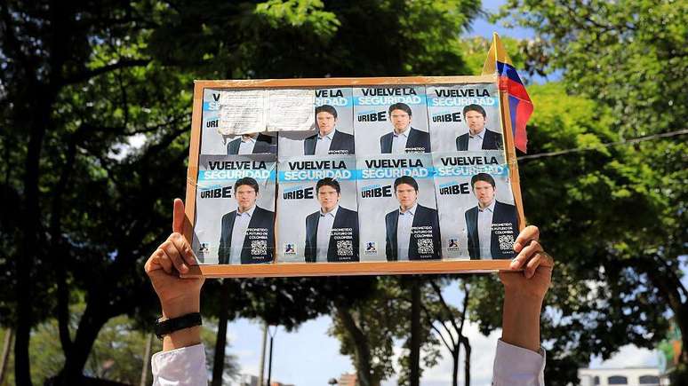 Miguel Uribe &eacute; pr&eacute;-candidato &agrave; presid&ecirc;ncia da Col&ocirc;mbia nas elei&ccedil;&otilde;es de 2026