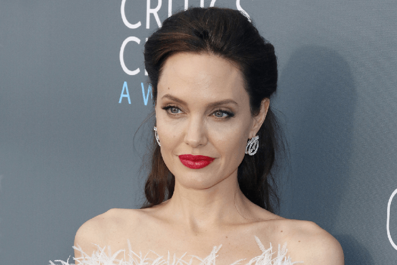 Angelina Jolie recebeu um Oscar pelo filme “Garota, Interrompida” 