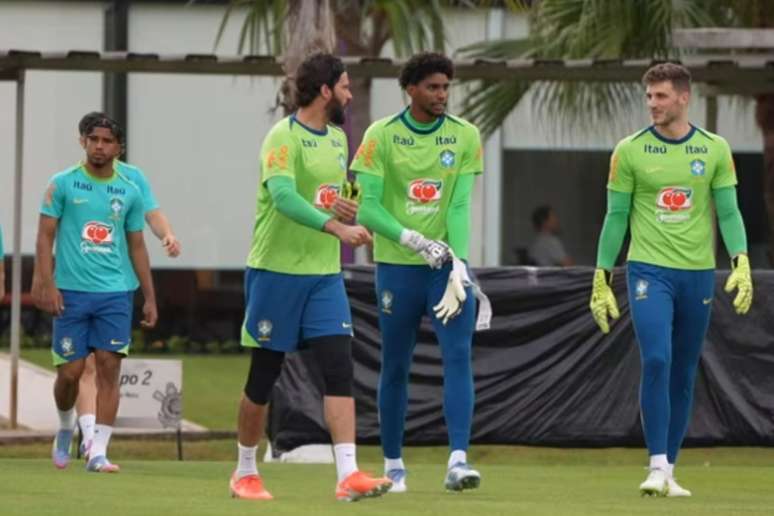 Jogadores da Seleção Brasileira em treinamento