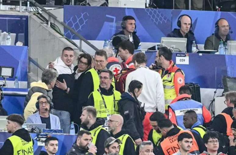 The Portuguese fan dies during the League of Nations final The Portuguese fan dies during the League of Nations final