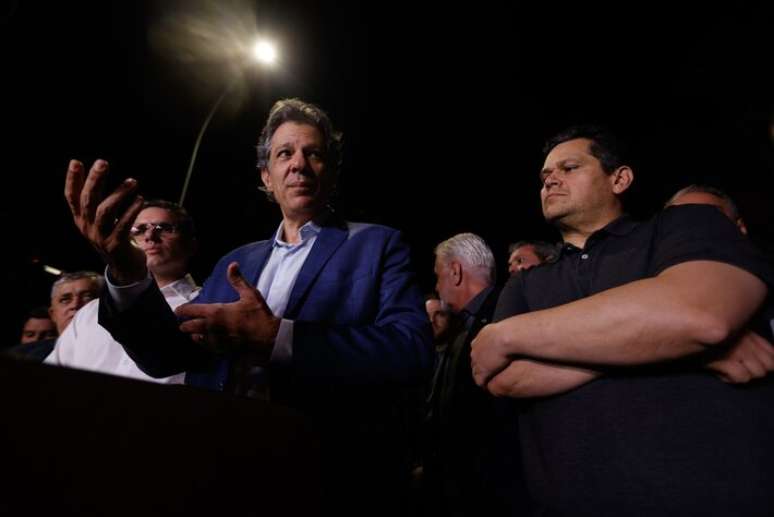O ministro da Fazenda, Fernando Haddad, o presidente da Câmara dos Deputados, Hugo Motta, e o presidente do Senado, Davi Alcolumbre, e lideranças do Congresso Nacional durante entrevista coletiva para negociar recuo na proposta do IOF.
