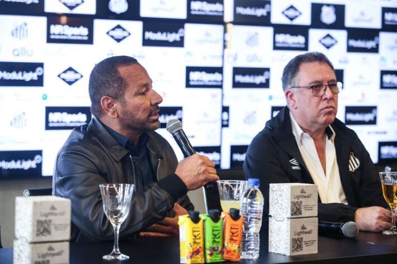 FR12 SAO PAULO - SP - 09/06/2025 - ESPORTES - INAUGURAÇÃO DO CT REI PELÉ - Fotos da inauguração do CT Rei Pelé, em Santos.Na foto o presidente do Santos Marcelo Teixeira e Neymar(pai) FOTO: Felipe Rau/Estadão
