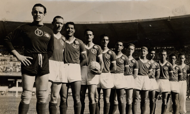 Equipe do Palmeiras perfilada para final da Copa Rio de 1951 contra a Juventus, da Itália, no Maracanã