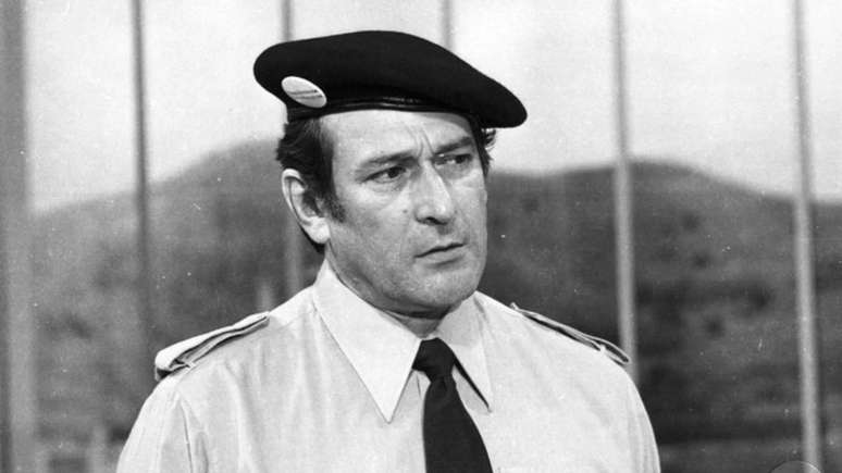 Paulo Goulart em Plumas e Paet&ecirc;s.