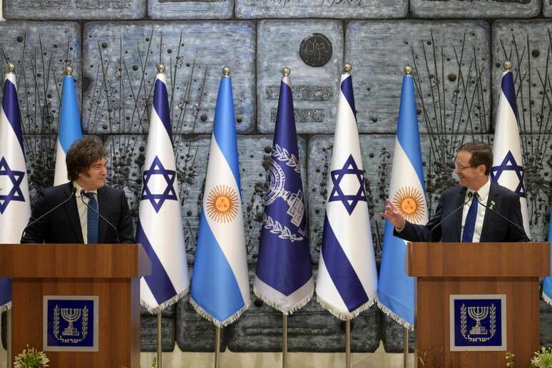 Milei com Herzog durante visita a Israel