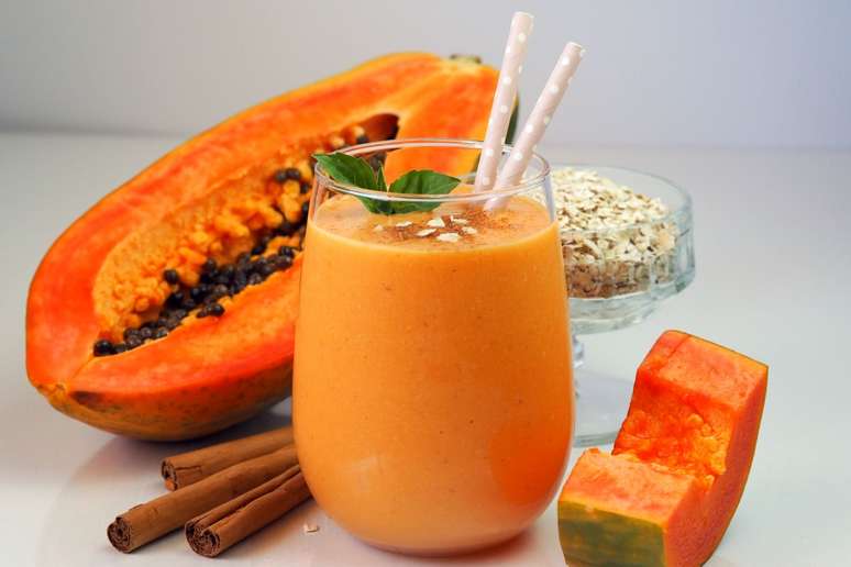 Vitamina de mamão com aveia e canela 