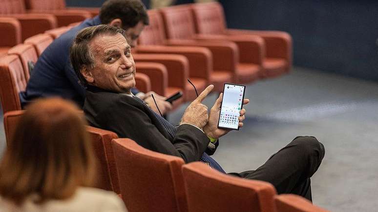 Ex-presidente se referiu a si mesmo como 'carta fora do baralho'