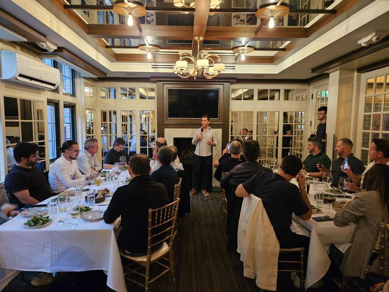 F&aacute;bio Rua, vice-presidente da GM, faz an&uacute;ncio em Detroit