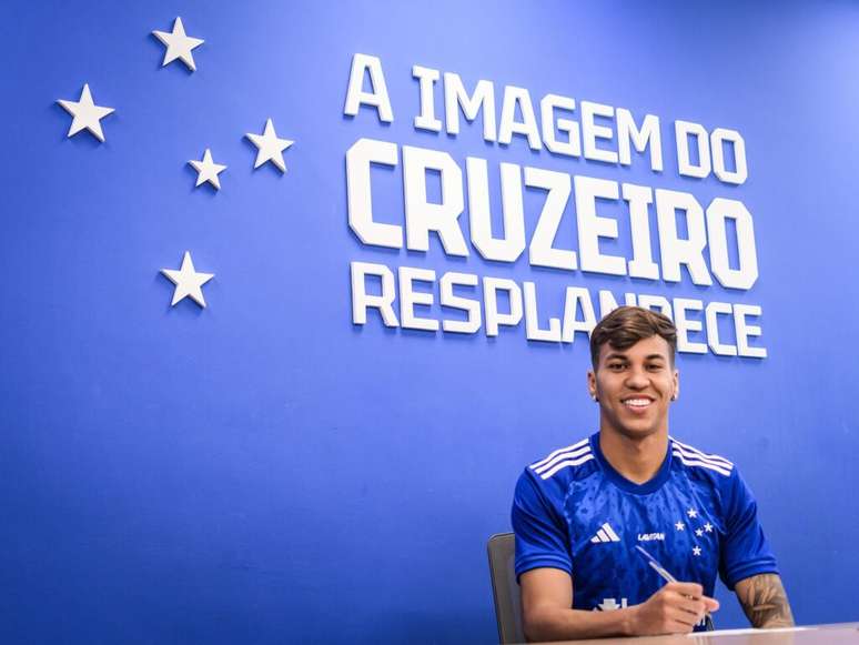 Kaio Jorge-em-sua apresentação no Cruzeiro 
