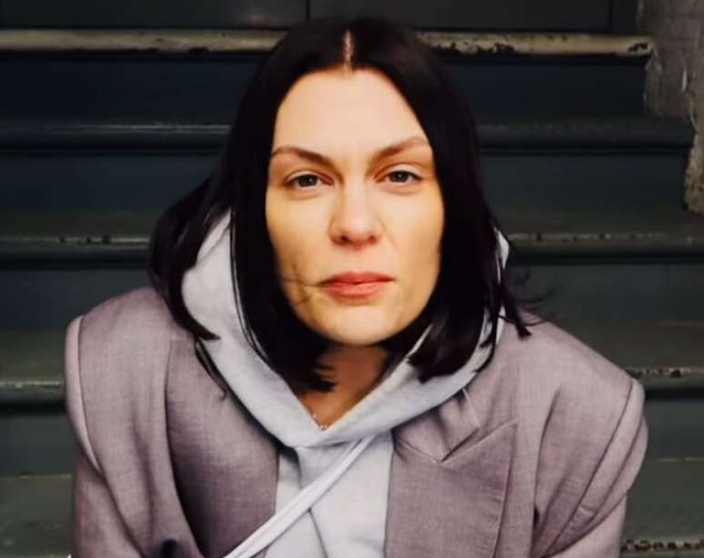 Jessie J fala sobre crises de pânico após diagnóstico