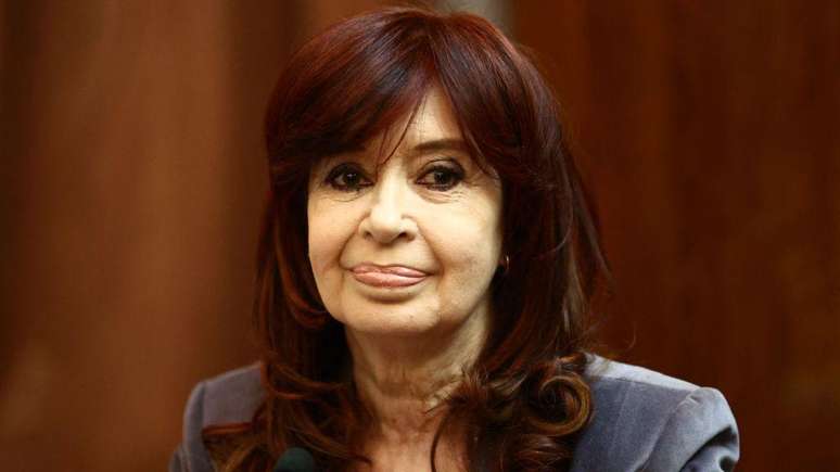 Cristina Kirchner não poderá mais concorrer nas próximas eleições legislativas, como planejado, e será colocada em prisão domiciliar