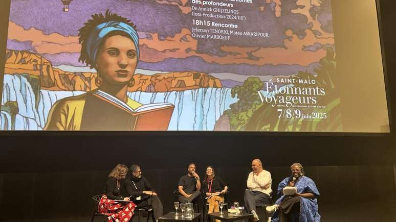 A mesa-redonda “Vozes de Luta” reuniu o escritor brasileiro Jeferson Tenório (à esquerda), o norte-americano Mateo Askaripour, e Olivier Marboeuf, de Guadalupe, somando algumas das principais vozes decoloniais a antirracistas contemporâneas.