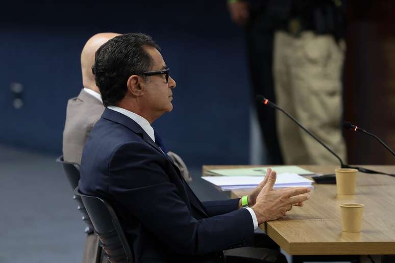 Ex-comandante da Marinha, Almir Garnier Santos, durante interrogatório no STF