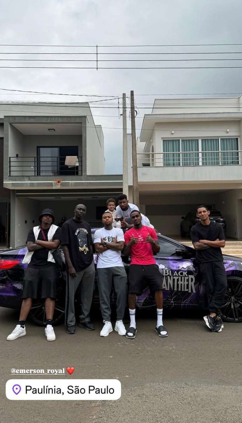 Khaby Lame publica foto com jogador Emerson Royal no interior de São Paulo.