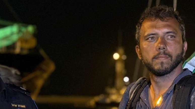 Thiago Ávila apareceu em foto divulgada por ministério israelense nas redes sociais