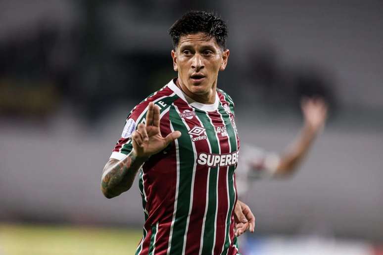 Cano em campo pelo Fluminense