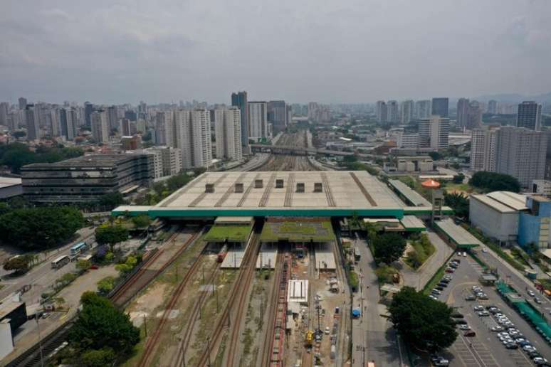 Inaugurada em 1988, a Estação Barra Funda do Metrô possui um espaço 61.500 m².