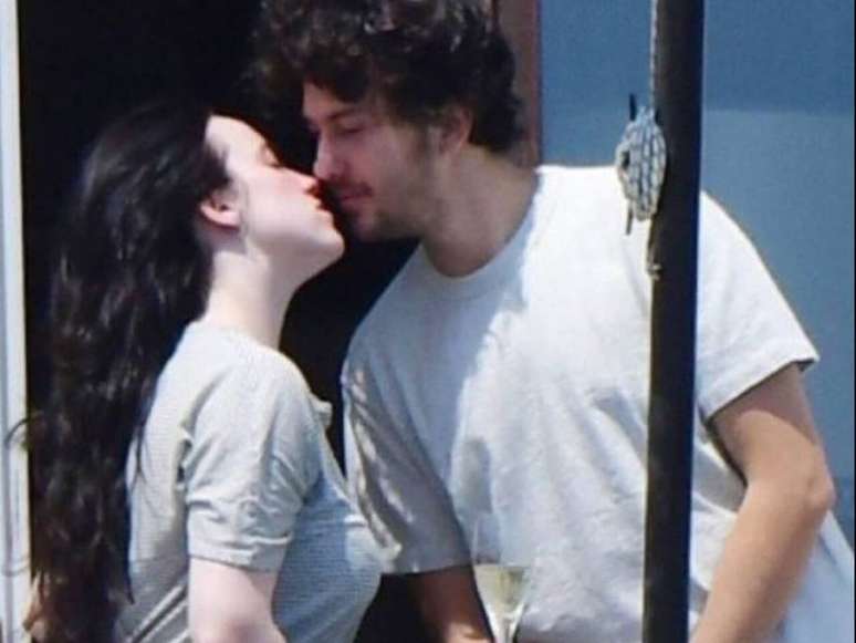 The climate of love in Venice confirms the temporal sequence of the novel between Billie Eilish and Nat Wolff
