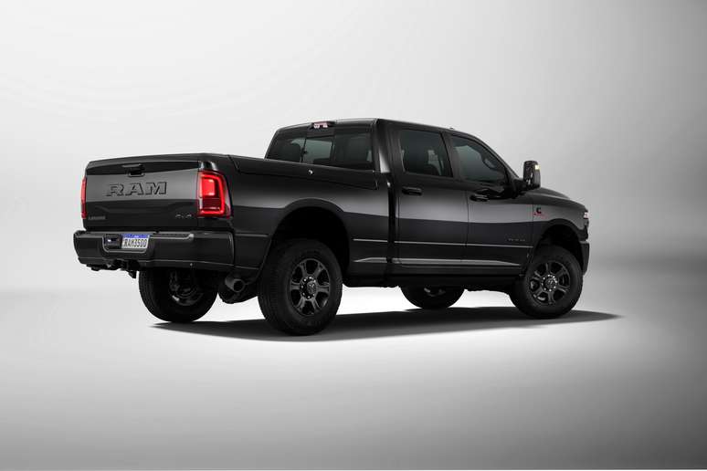 Novo Ram 3500 Laramie Night Edition 2025