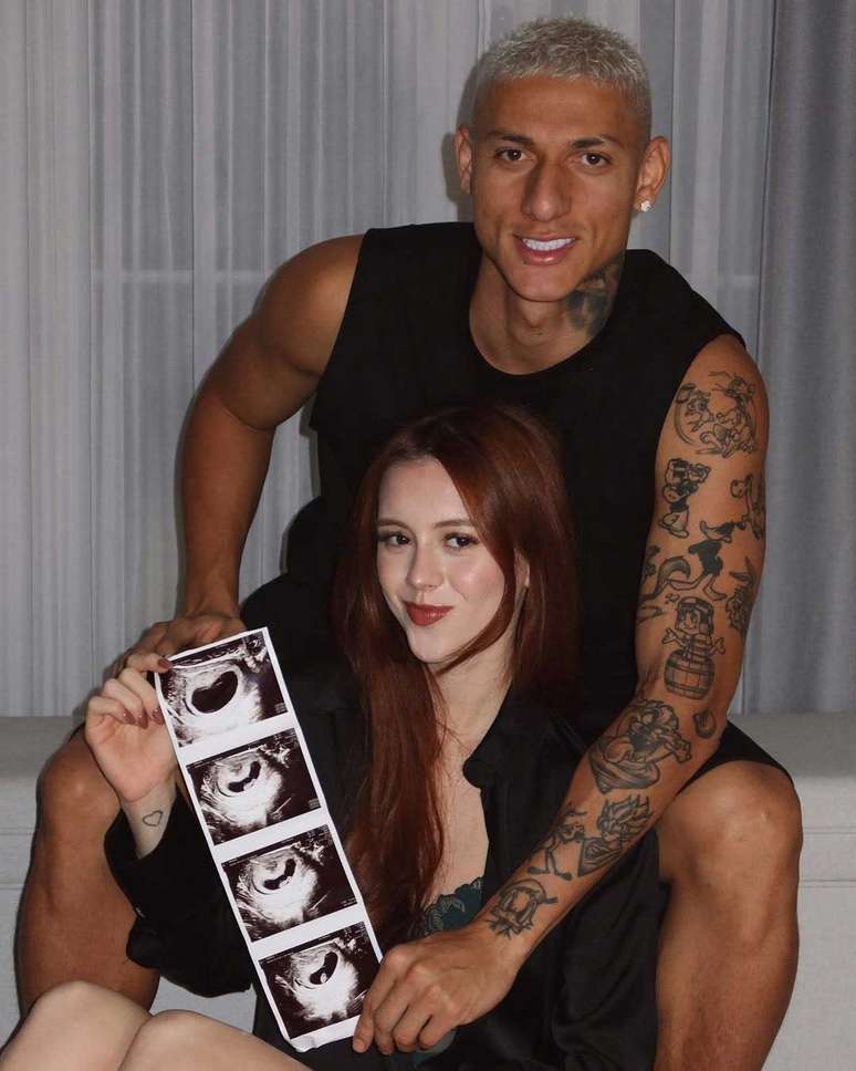 Amanda e Richarlison esperam o primeiro filho