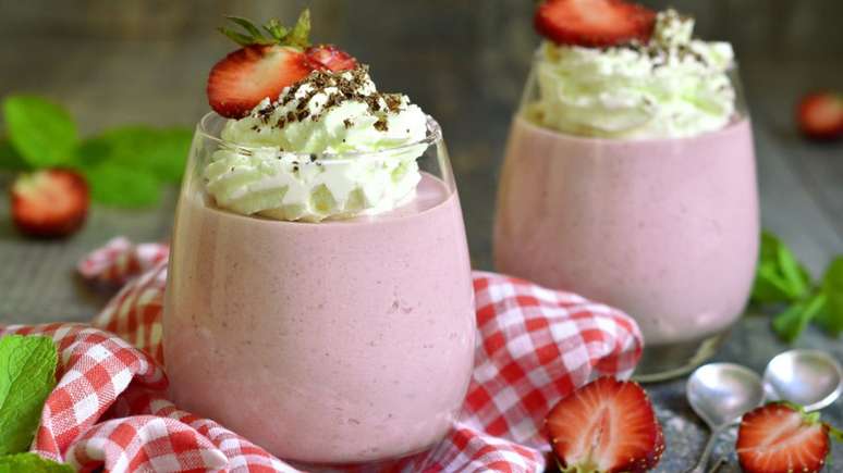 Mousse de morango com suspiro – Foto: Shutterstock