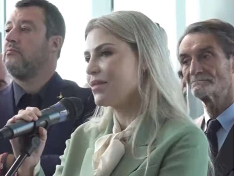 Barbara Berlusconi em pronunciamento público (Foto: Reprodução)