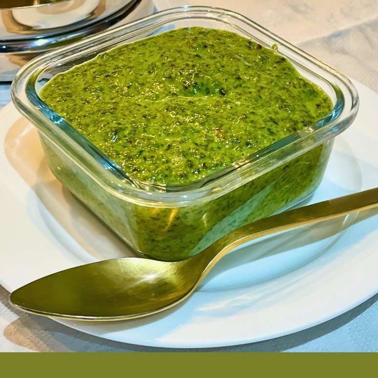 Pesto sauce without cheese, creamy and with makeup to become green Pesto sauce without cheese, creamy and with makeup to become green