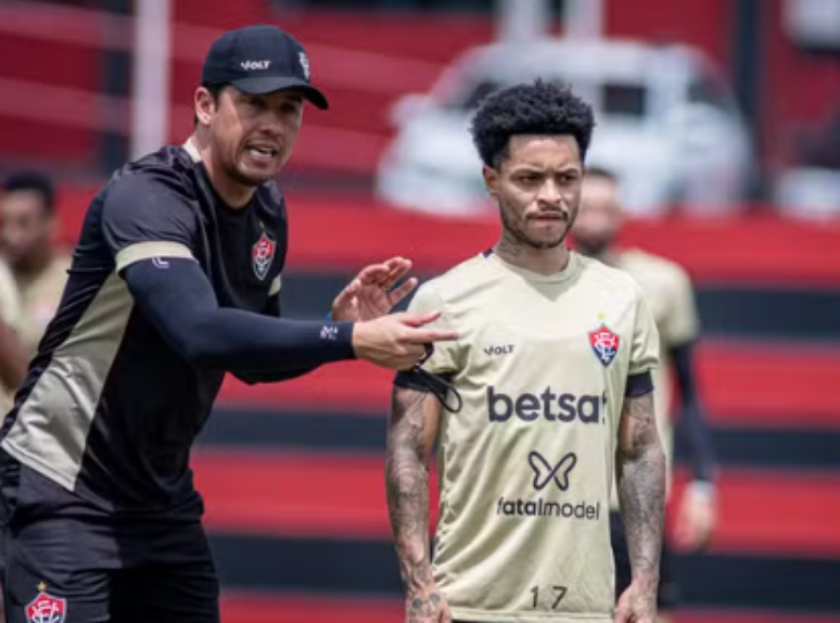 Vitória terá Matheuzinho em jogo contra o Santos 