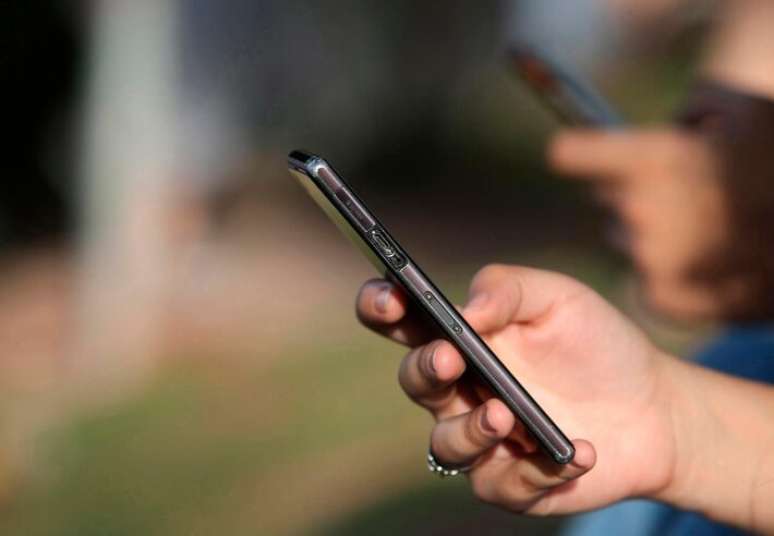 Mais de 80% das transações bancárias dos brasileiros são feitas pelos canais digitais - celulares foram responsáveis por 75% das operações.