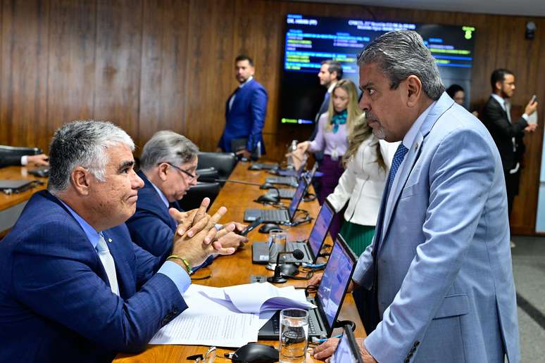 Dr Hiran e Eduardo Girão tiveram uma discussão acalorada na CPI das Bets Dr Hiran e Eduardo Girão tiveram uma discussão acalorada na CPI das Bets