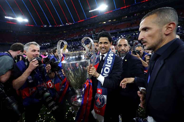Nasser Al-Khelaifi celebra a vit&oacute;ria do PSG na UEFA Champions League &ndash;