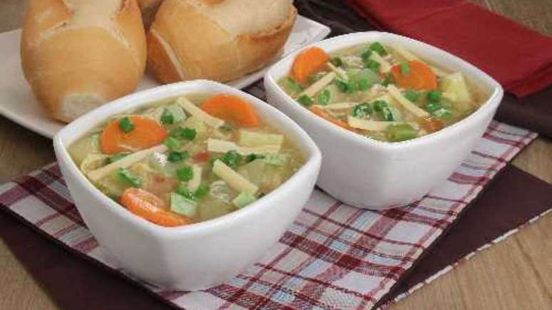 Creamy chicken soup: enjoy the hot and fast recipe