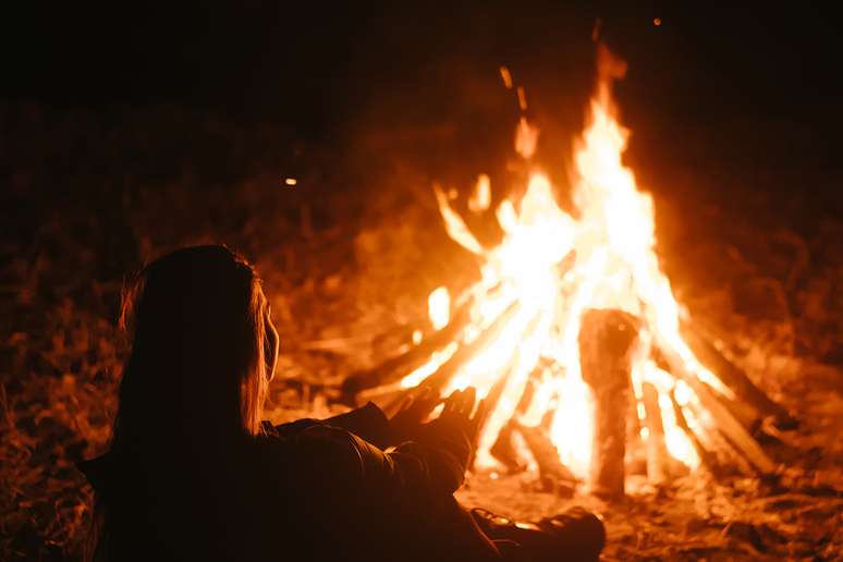 Ritual da fogueira emocional ajuda a deixar os ressentimentos para trás