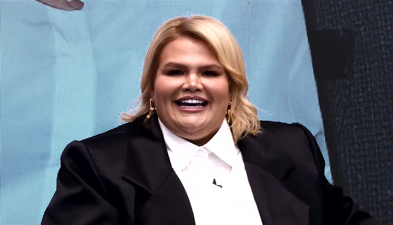 Thais Carla durante participação no Jornal dos Famosos