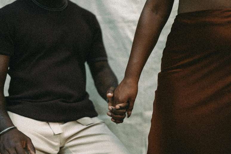 Os negrões estão em alta, mas o neguinho segue sendo motivo de chacota. As negronas estão sendo cortejadas, mas as neguinhas continuam sendo sexualizadas. 