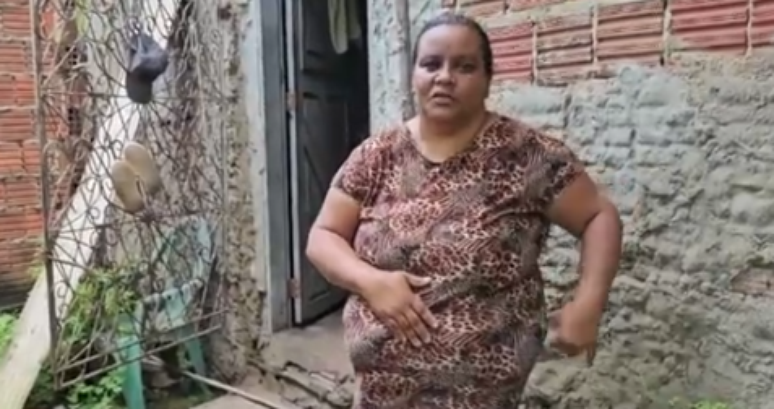 A dona de casa Leila Tavares está desde 2016 aguardando a reversão de uma colostomia