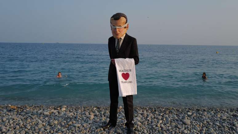 Protesto na praia de Nice critica fraca ambição da França na Conferência dos Oceanos. (10/06/2025)