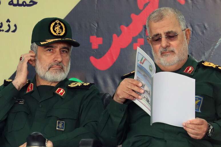 Mohammad Pakpour (à direita) é o novo comandante da Guarda Revolucionária