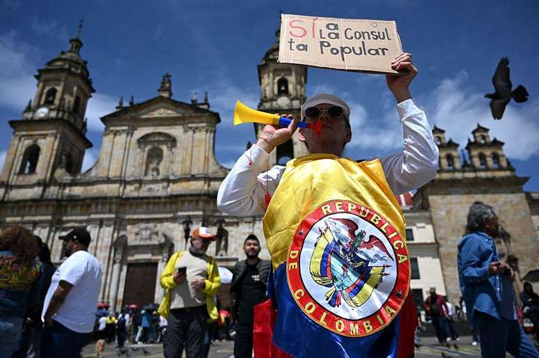 Seguidores de Petro t&ecirc;m mostrado apoio &agrave; consulta popular nas ruas da Col&ocirc;mbia,
