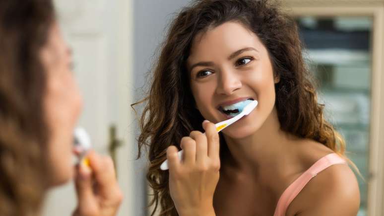 Saúde bucal é fundamental! Especialista desmistifica o assunto e fala sobre 8 mitos e verdades relacionados à higiene