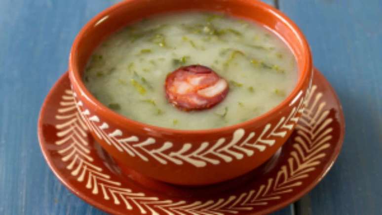 Green broth with ginger: test the easy and tasty recipe on a cold day