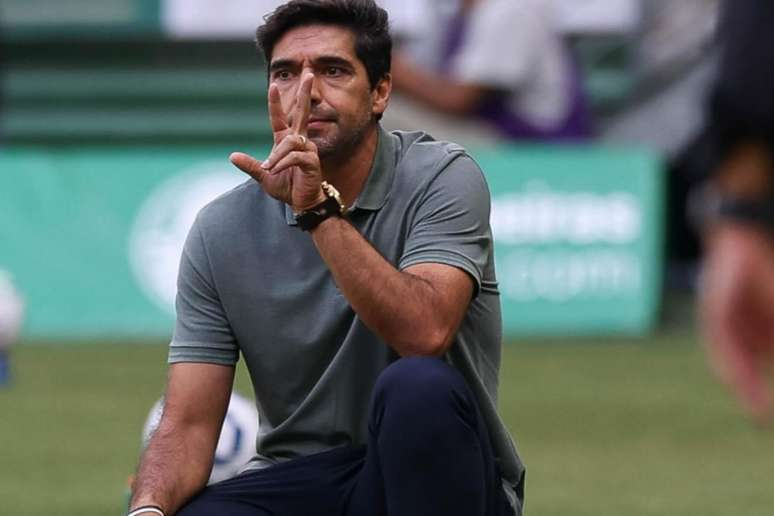 Abel Ferreira comandando treino do Palmeiras