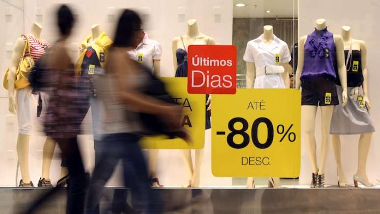 A depender da circunstância, é possível realizar a troca de presente recebido no Dia dos Namorados no local da compra, seja loja física ou online.
