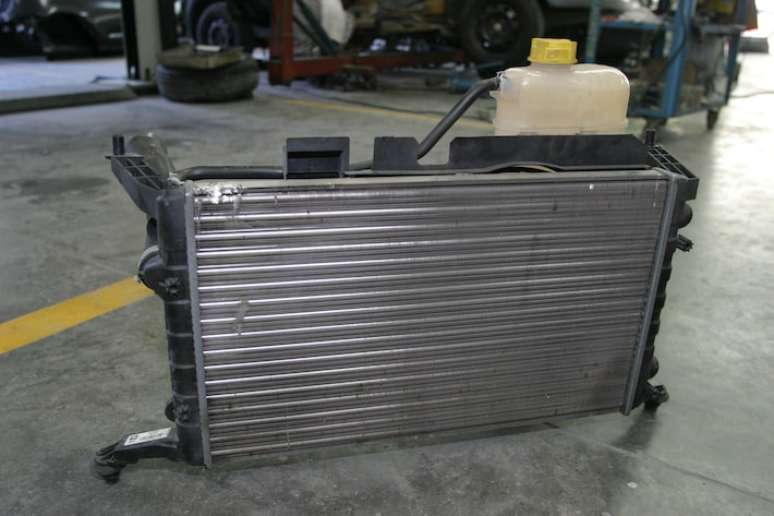 Foi-se o tempo que era poss&iacute;vel completar com apenas &aacute;gua o n&iacute;vel do radiador. Use o aditivo correto