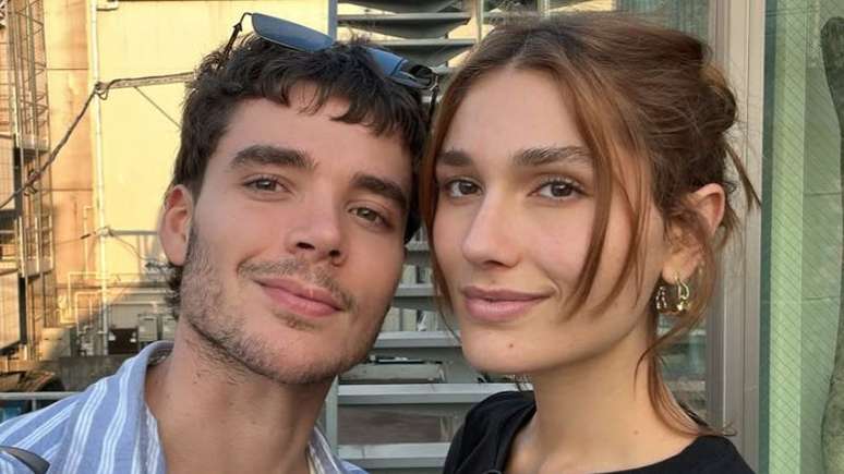 Sasha’s husband releases the verb and influencing the pivot that criticized the parade