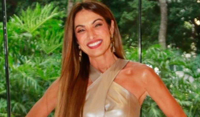 'São gêmeas': Patricia Poeta surge com irmã 17 anos mais nova em foto e semelhança das duas surpreende. Confira a foto em nossa galeria!.