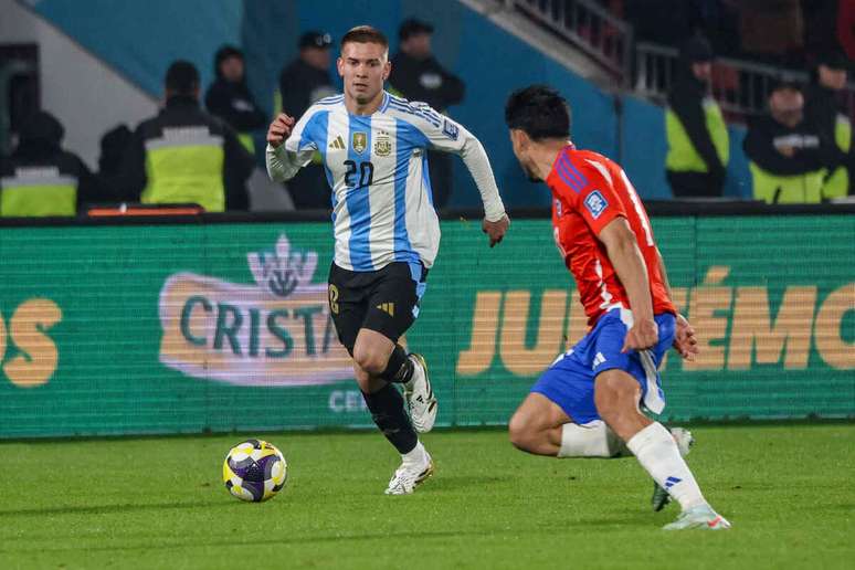 Na Data Fifa do mês de junho, Mastantuono estreou pela seleção principal da Argentina, contra o Chile –